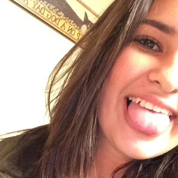 Profile Picture of Andie Balsz (@andiemichelleee) on Poshmark