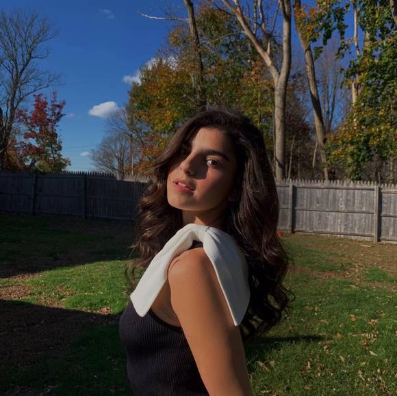 Profile Picture of Debra Hazan (@deecantor) on Poshmark