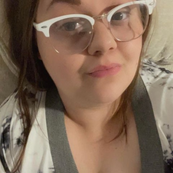 Profile Picture of Danielle Cabot (@dgabbard11492) on Poshmark