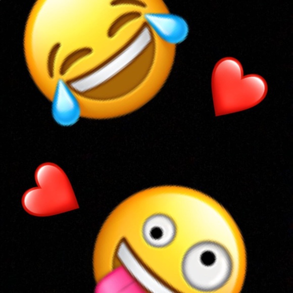 Profile Picture of Rhianna Pavilonis (@simplyxrhianna) on Poshmark