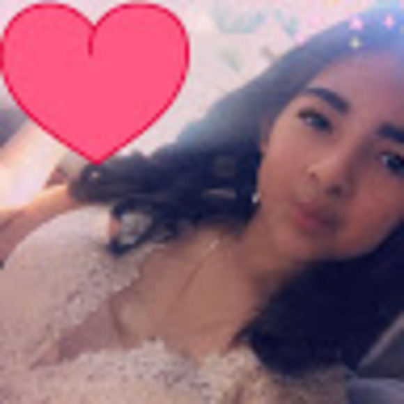 Profile Picture of Aileen Chavez (@aileenchavez153) on Poshmark