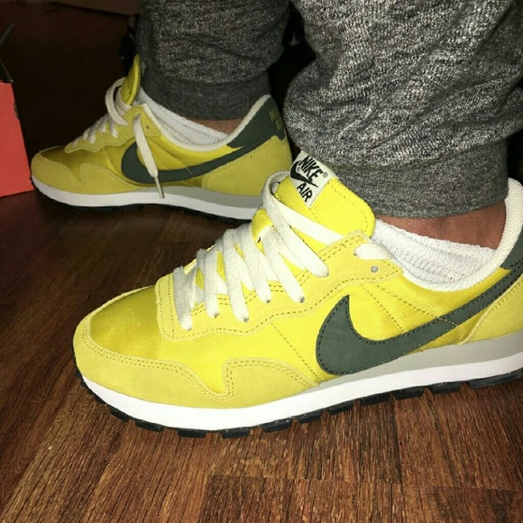 Profile Picture of Dee Long (@deelong978) on Poshmark