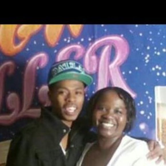 Profile Picture of Dianne Dobyne (@diannedobyne) on Poshmark