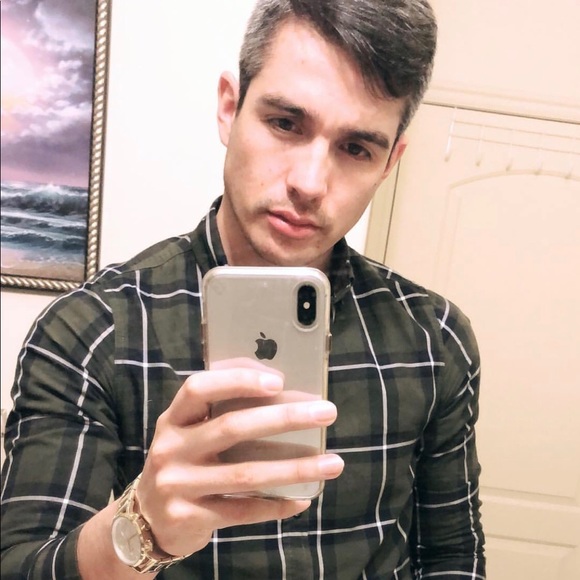 Profile Picture of Noel Velez (@nvelezz90) on Poshmark