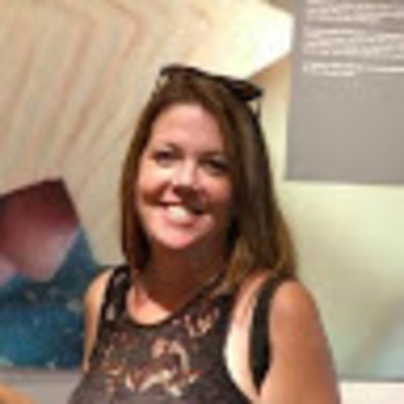 Profile Picture of Jandee Michelson (@jandeemichelson) on Poshmark