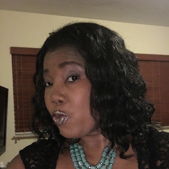 Profile Picture of Rachelle Laurent (@rachouvava) on Poshmark