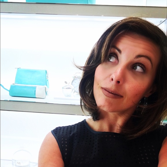 Laura Catlaw - Poshmark Profile Picture of Laura Catlaw (@lcatlaw) on Poshmark