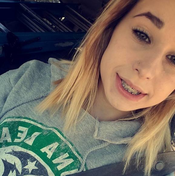 Profile Picture of Jessica Theroux (@suejt24) on Poshmark