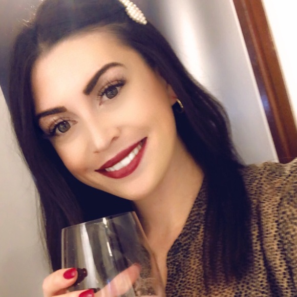 Profile Picture of Madison Middlebrook (@madisonmiddlebr) on Poshmark
