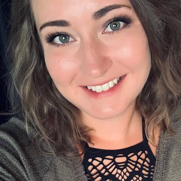 Profile Picture of Dariann Loibl (@dloibl) on Poshmark