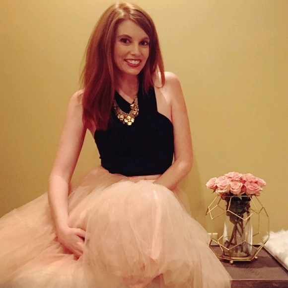 Profile Picture of Amanda Bunting (@mandyy_b) on Poshmark