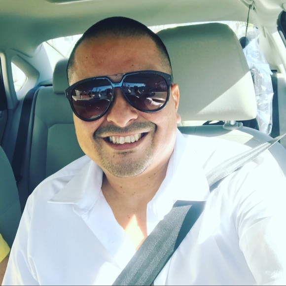 Profile Picture of Fausto Santos (@faustosantos) on Poshmark