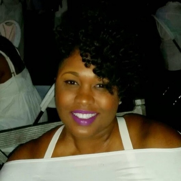 Profile Picture of Lakisha Macklin (@lkshmacklin) on Poshmark