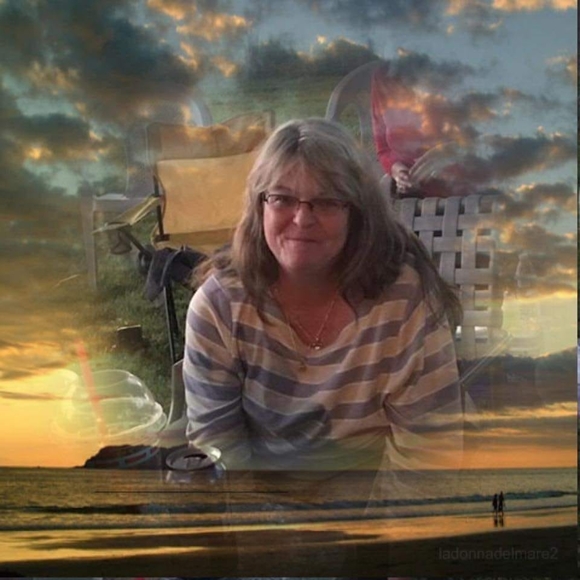Profile Picture of Janet Erwin (@janetandron) on Poshmark