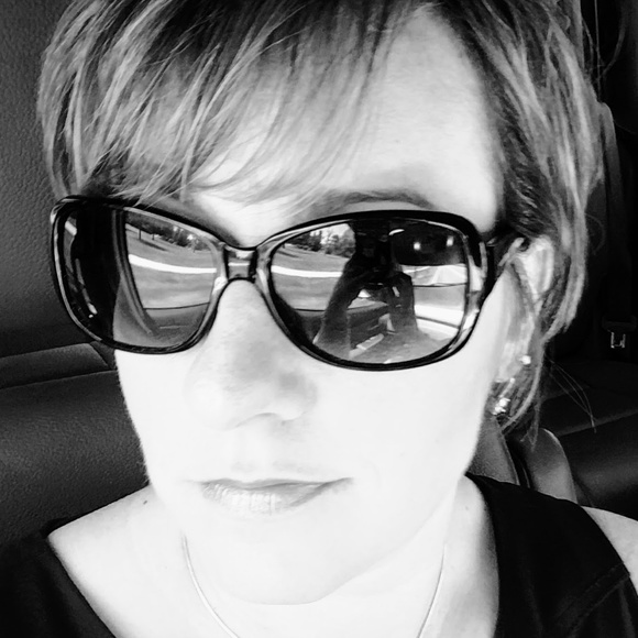 Profile Picture of Michelle Rust (@mcrust) on Poshmark