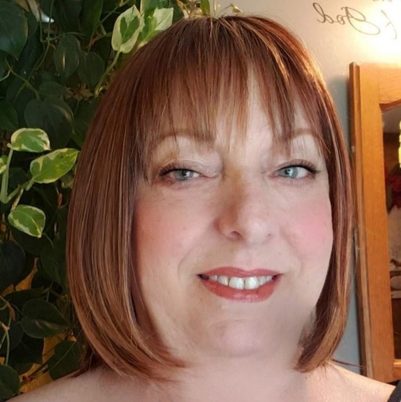 Profile Picture of Donna Evans (@devans8592) on Poshmark