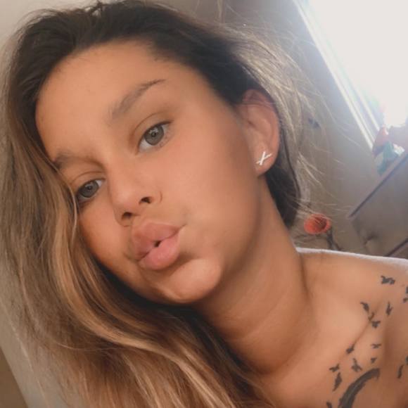 Profile Picture of Danielle Swiastyn (@dswiastyn) on Poshmark