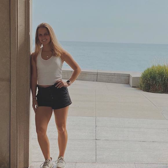 Profile Picture of Julia Burns (@juliaburns710) on Poshmark