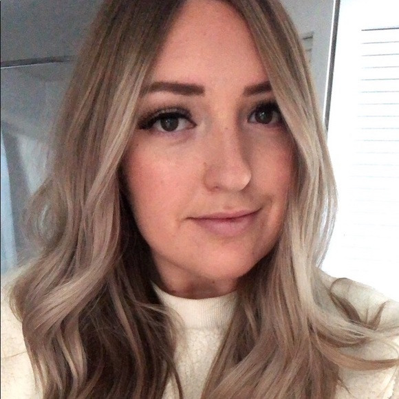 Profile Picture of Taylor Lafave (@tlafave21) on Poshmark