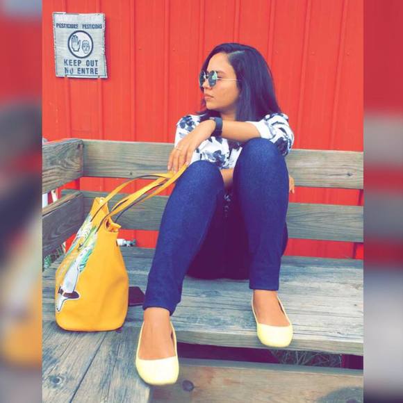 Profile Picture of Gauri Shukla (@gaurishukla) on Poshmark