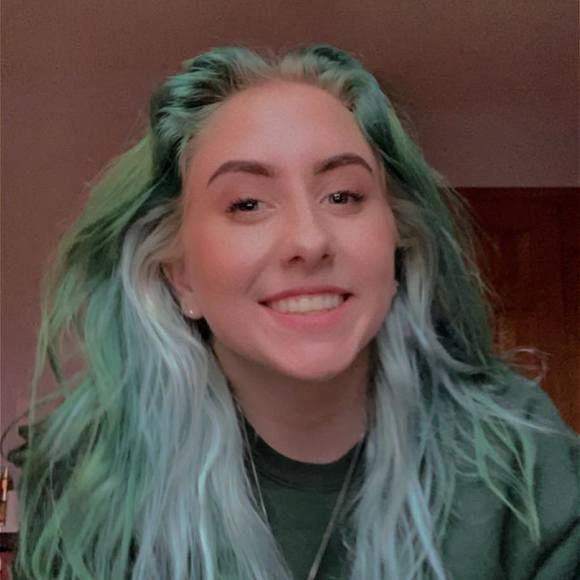 Profile Picture of Ashley Paulick (@qtgurl17) on Poshmark