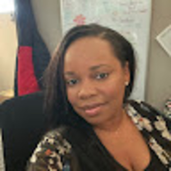 Profile Picture of Stephany Roshell (@sroshells) on Poshmark