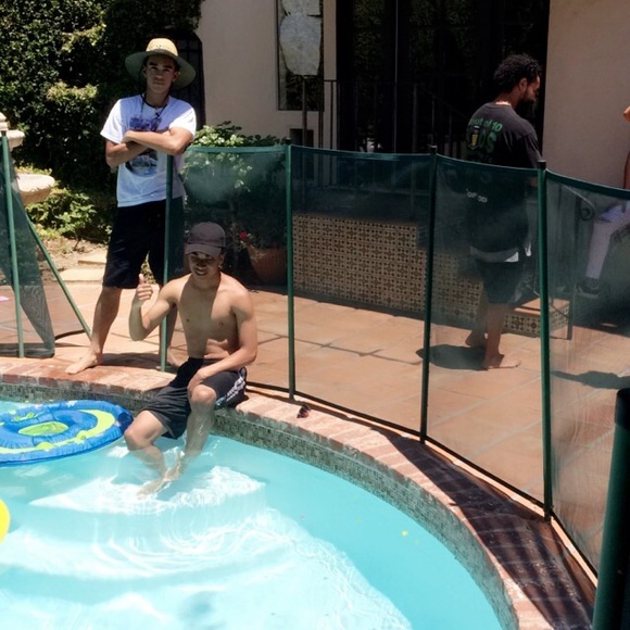 Profile Picture of Charles Freeman (@cfreev) on Poshmark