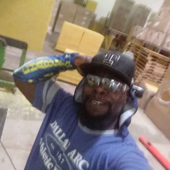 Profile Picture of Jon Starks (@jonstarks) on Poshmark