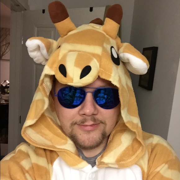 Profile Picture of Cory Kantorowicz (@corowicz) on Poshmark