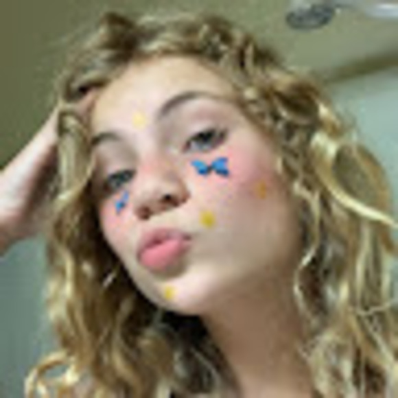 Profile Picture of Cleola Taylor (@cleolataylor) on Poshmark