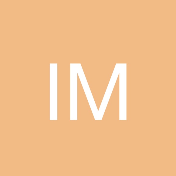 Profile Picture of Iris Mohr (@iriskms) on Poshmark