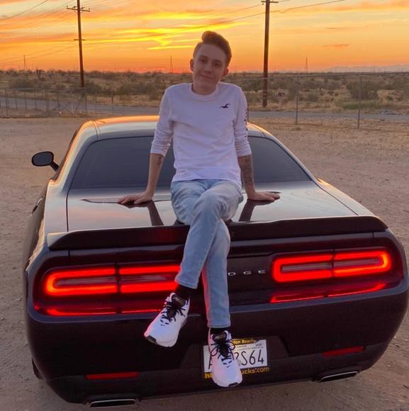 Profile Picture of Justin Knight (@rawrsicle11223) on Poshmark