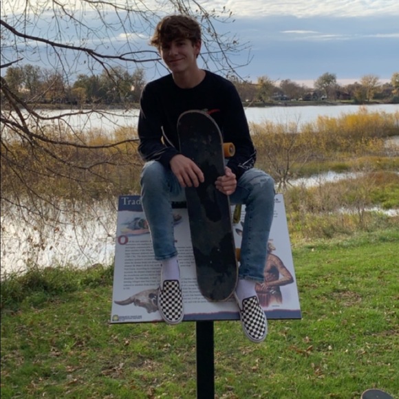 Profile Picture of Tyler Olson (@tylerchillin) on Poshmark