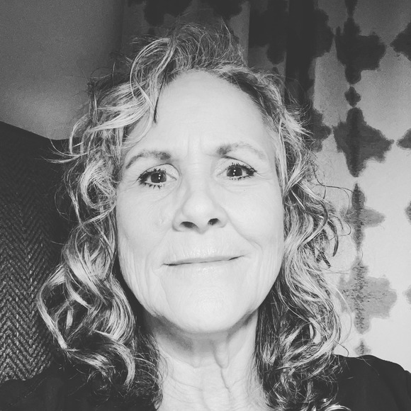 Profile Picture of Donna Foster (@donnafoster348) on Poshmark