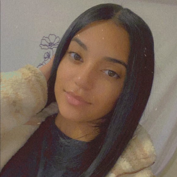 Profile Picture of Stephanie Rosa-hiraldo (@stephrh22) on Poshmark