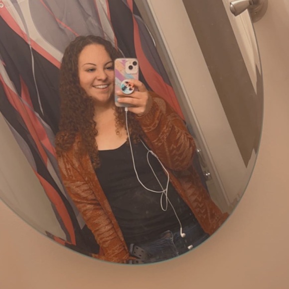 Profile Picture of Kaitlin Stephens (@kkgrizzy1117) on Poshmark