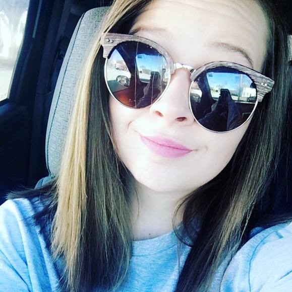 Profile Picture of Sara Slayback (@saraslayback) on Poshmark