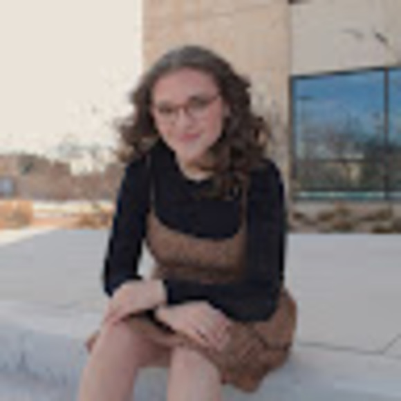 Profile Picture of Paulina Uribe (@paulinauribe04) on Poshmark