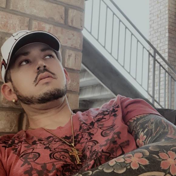 Profile Picture of Josh Osborne (@aris33) on Poshmark