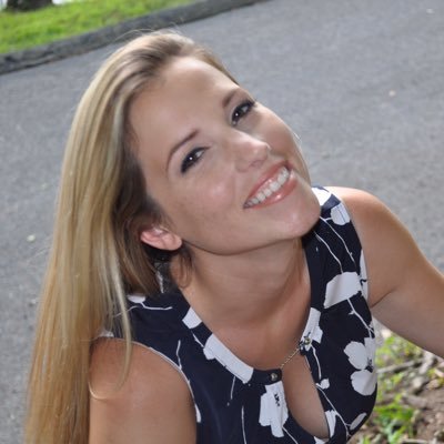 Profile Picture of Jennifer Hare (@equinelyn) on Twitter