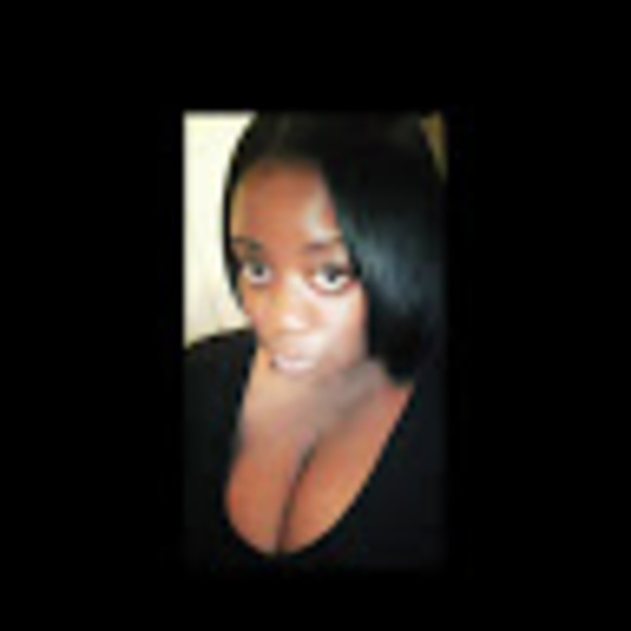 Profile Picture of Allie Pee (@cokoladie) on Poshmark