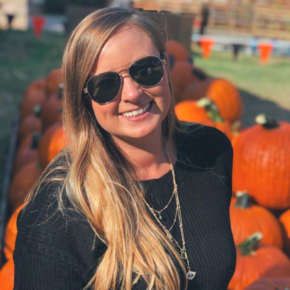 Profile Picture of Gabriela Varella (@varella_gabi) on Poshmark