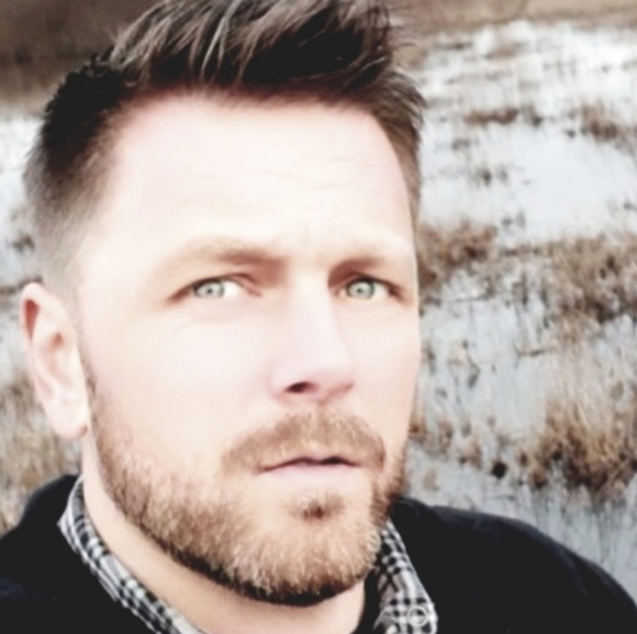 Profile Picture of D'auton Forssèn (@deatonsphone) on Poshmark