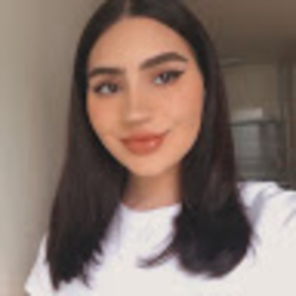 Profile Picture of Amy Karpowicz (@amy_karpowicz) on Poshmark