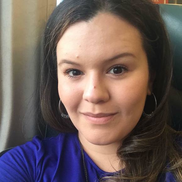 Profile Picture of Joyce Condello (@joycecondello) on Poshmark