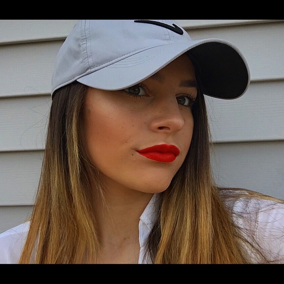 Profile Picture of Erica Pickelheimer (@epickel23) on Poshmark