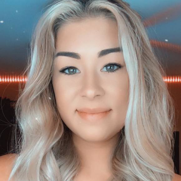 Profile Picture of Kayla Korpan (@kaylakorpan) on Poshmark