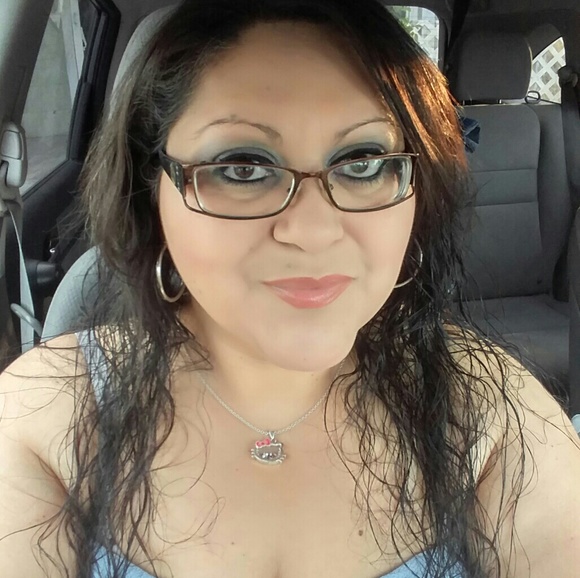 Profile Picture of Patty Alvarez (@amirapat) on Poshmark