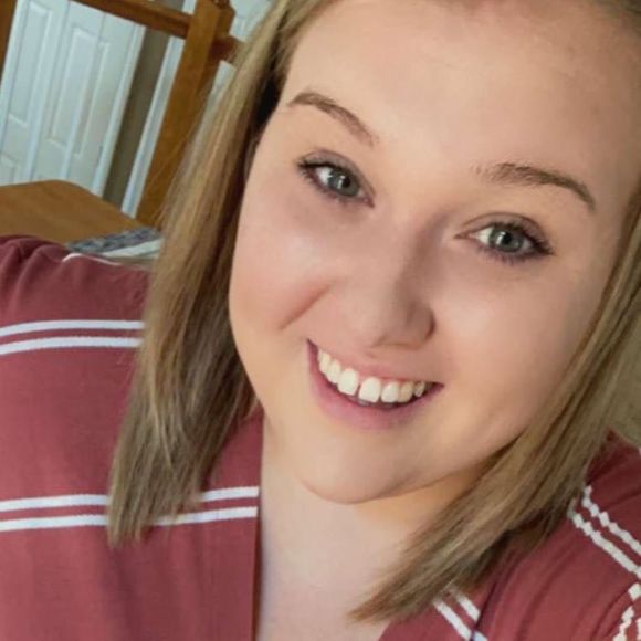 Alecia Schwartz - Poshmark Profile Picture of Alecia Schwartz (@alecialynn32) on Poshmark