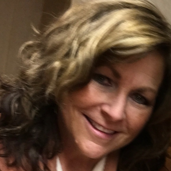 Profile Picture of Lori Laswick (@lal018) on Poshmark